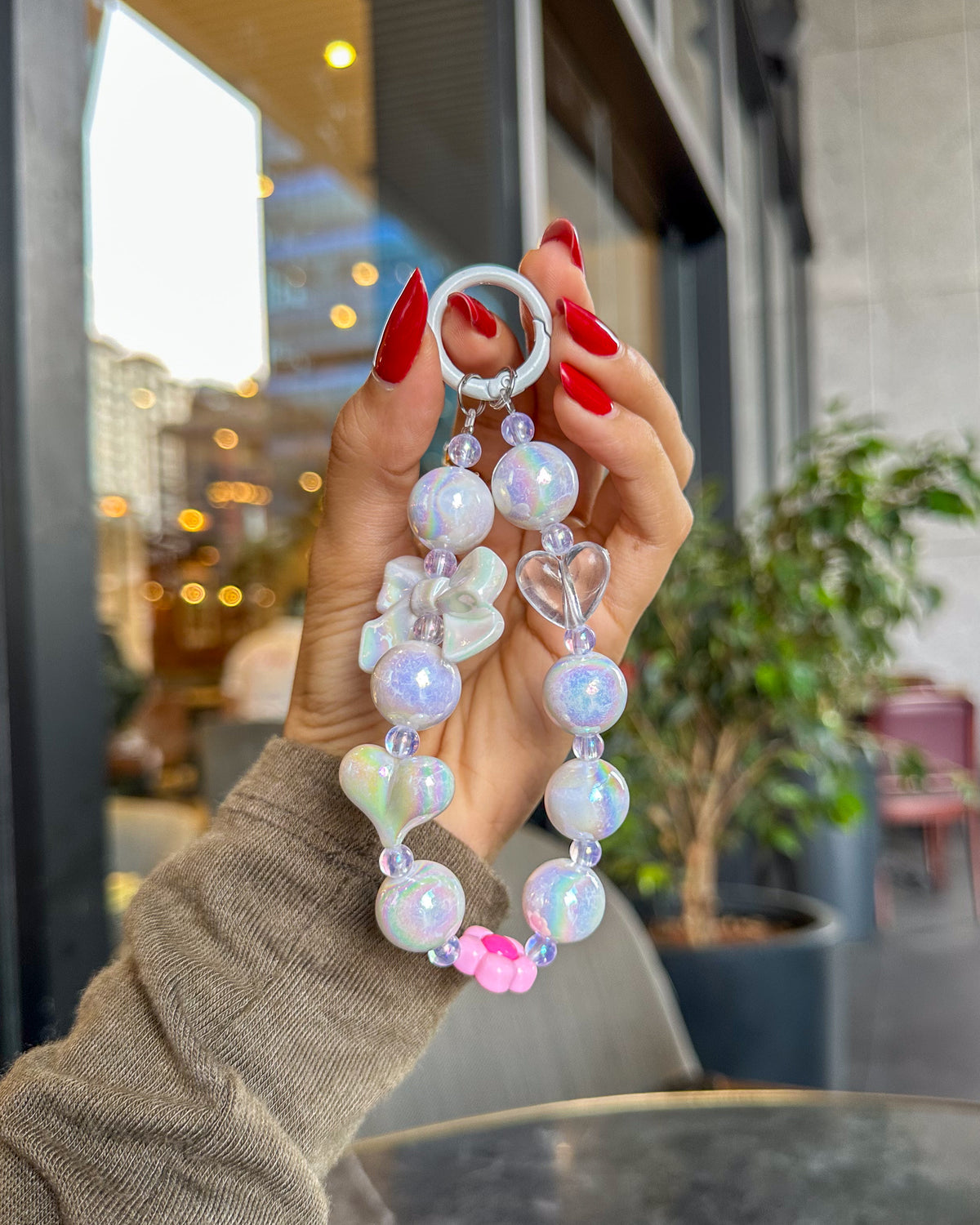Dreamy phone charm strap with iridescent pearl beads, bow, clear heart and pink flower charms – TOKFO