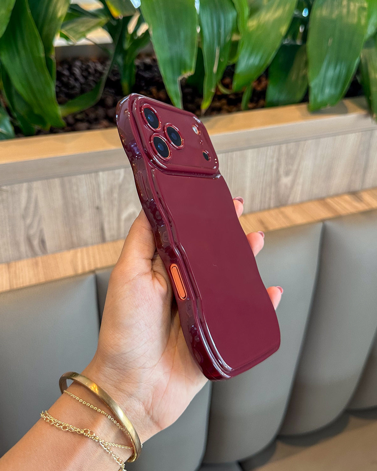 Wavy Glossy high-gloss iPhone phone case in wine red with wavy curved edges and raised camera cutout – TOKFO